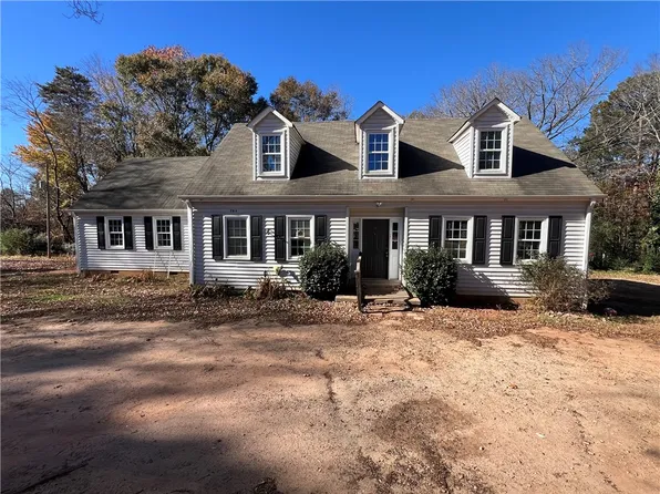 703 Mertie Dr, Seneca, SC 29678