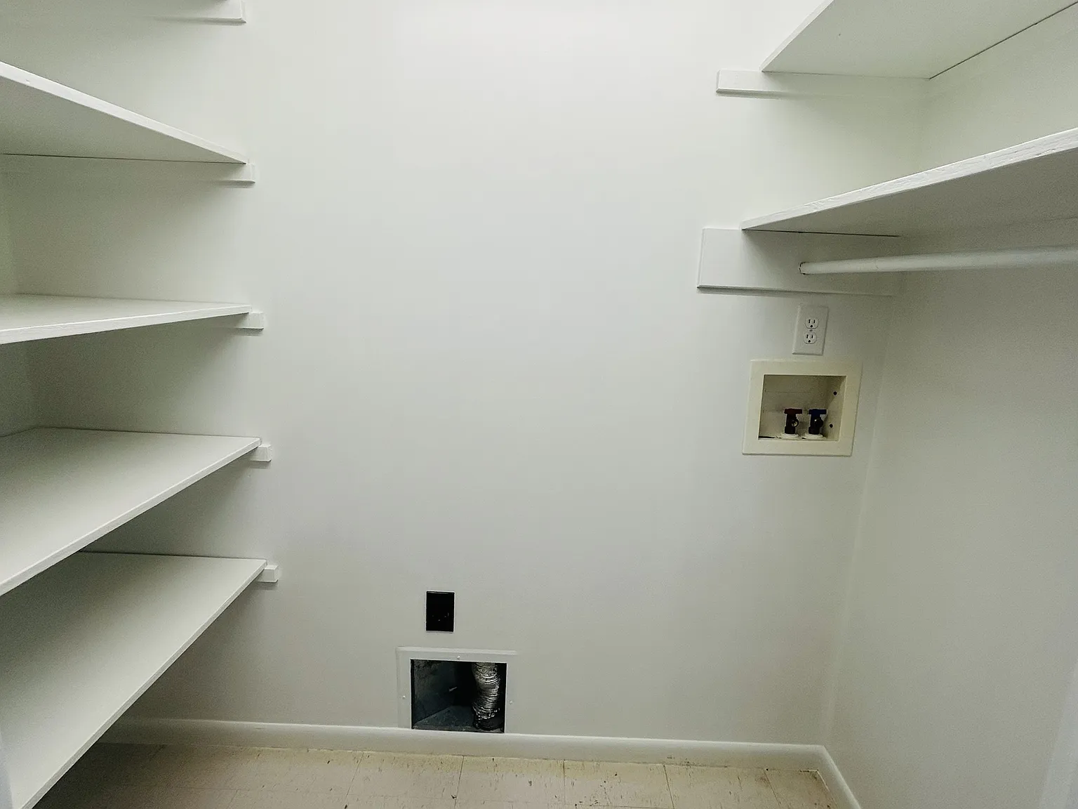 Elizabeth Court - O2 — Photo 4