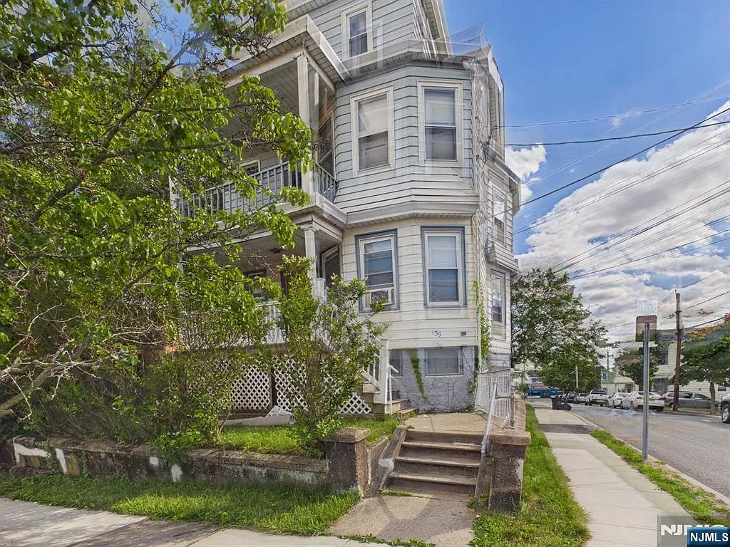 2 bed, 1.0 bath, $2,150 — Photo 2