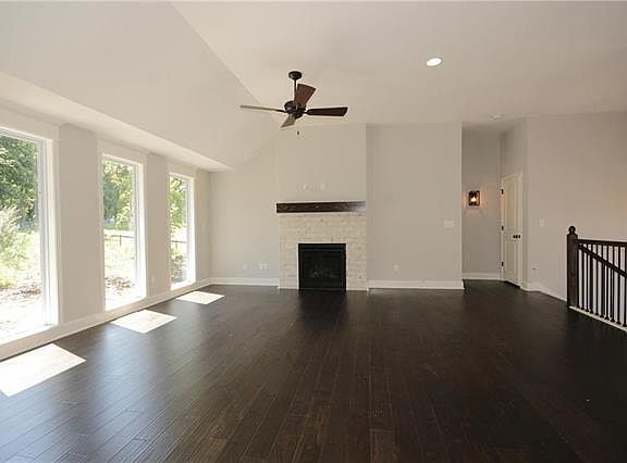 3rd image of 1004 NW Crestwood Dr
