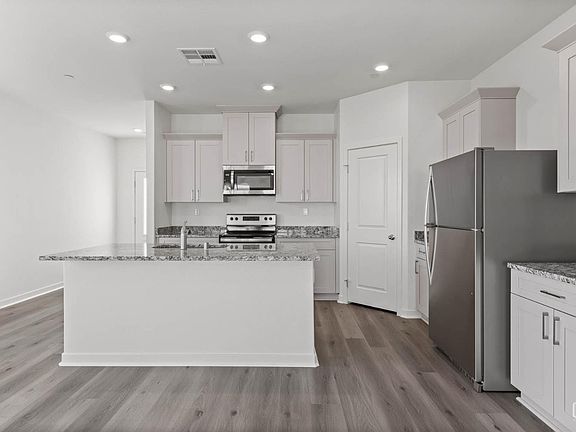 3rd image of 7601 Rambutan Pl