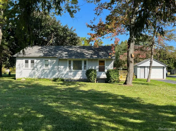 32190 Prescott St, Romulus, MI 48174