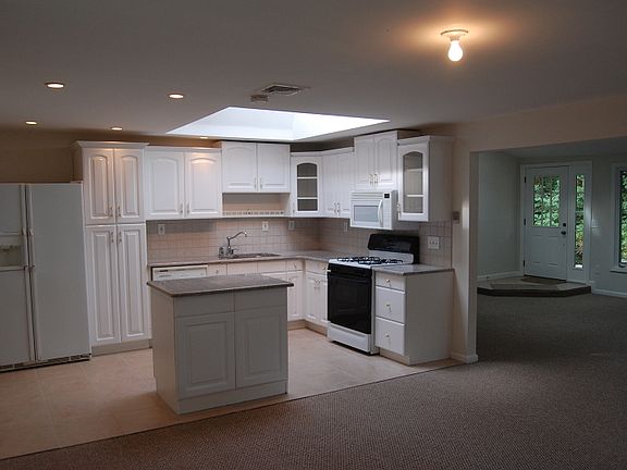4th image of 71 Beechwood Dr