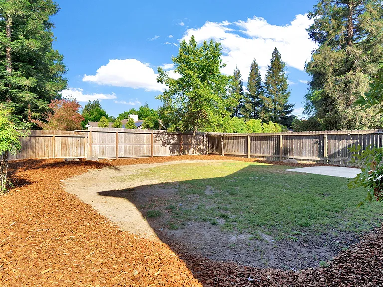 6733 N Warren Ave — Photo 32