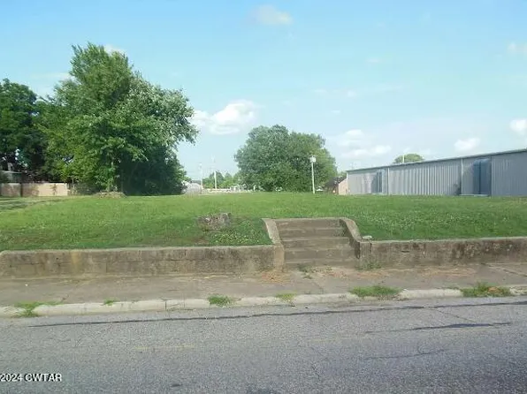 558 S Royal St, Jackson, TN 38301