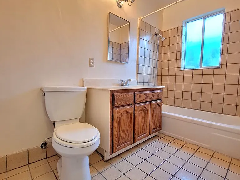 565 S 11th St #1 — Photo 5