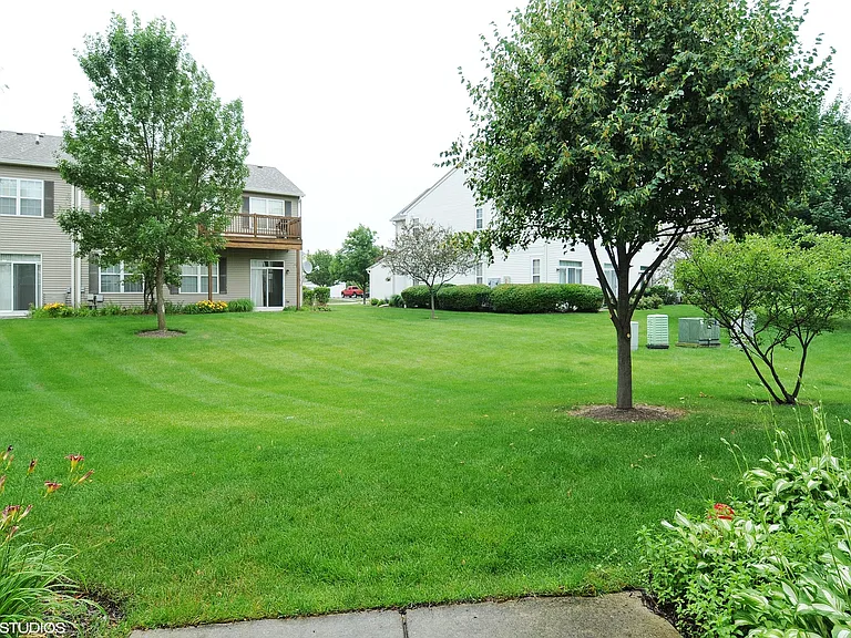 826 Genesee Dr — Photo 10