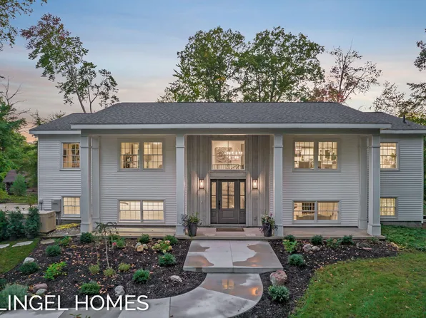 2609 W Fruitport Rd, Spring Lake, MI 49456