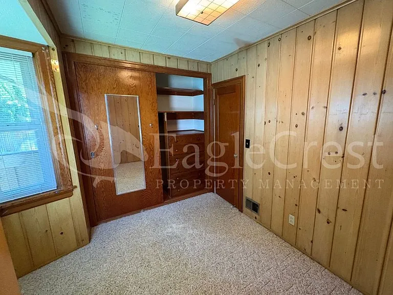 542 E Chestnut St — Photo 26