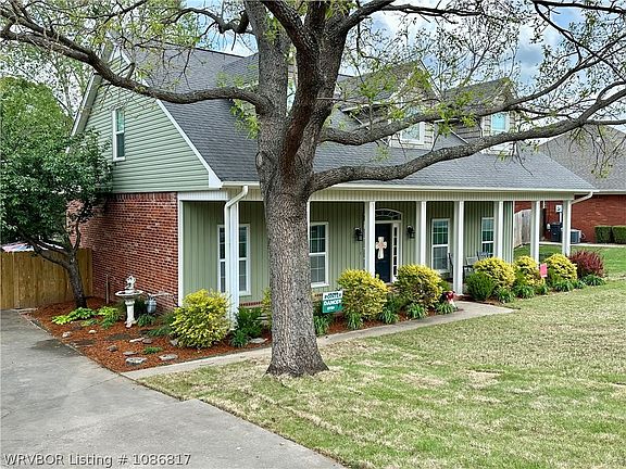 2nd image of 1704 Hidden Valley St
