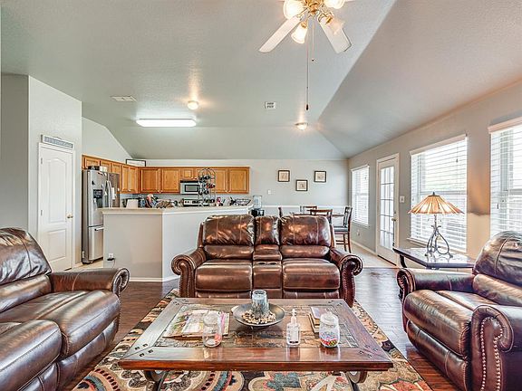 5th image of 6921 Meadow Bend Dr