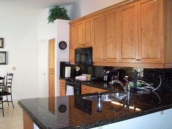 4th image of 5033 Glenville Dr