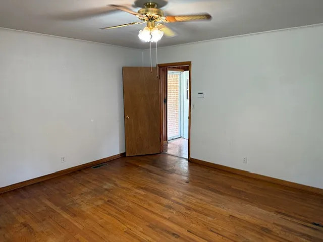 1117 Tamm St — Photo 3
