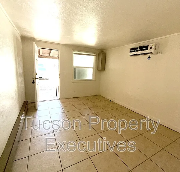 1233 E Mabel St #2 — Photo 8