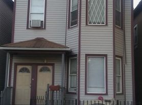 520 W 44th Pl, Chicago, IL