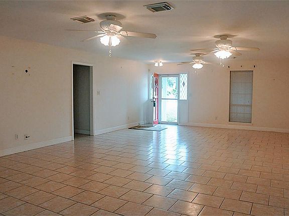 3rd image of 102 Lake Harbor Ln
