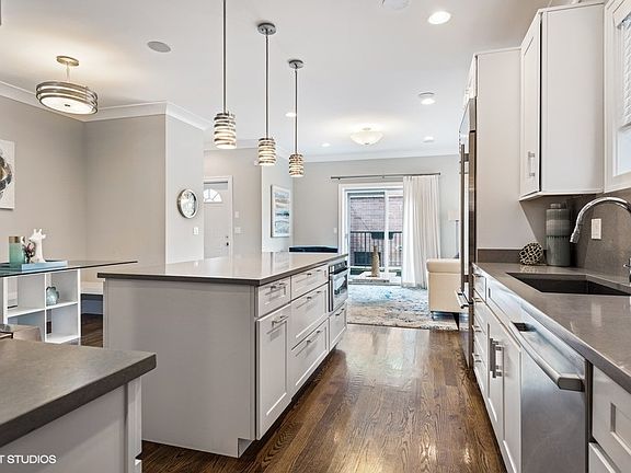 3rd image of 3324 N Damen Ave APT 1N