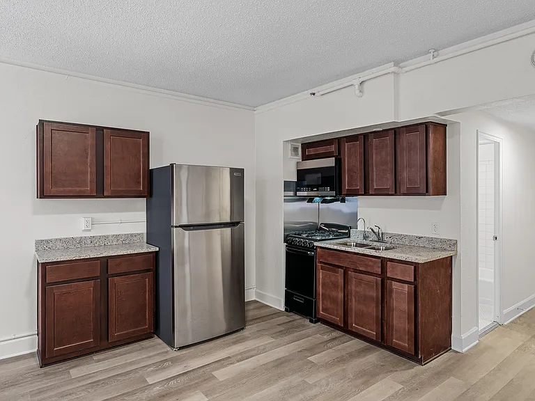 Fairmont Tower Apartments — Photo 43