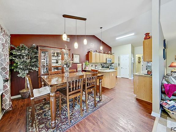 4th image of 72 Randolph Dr