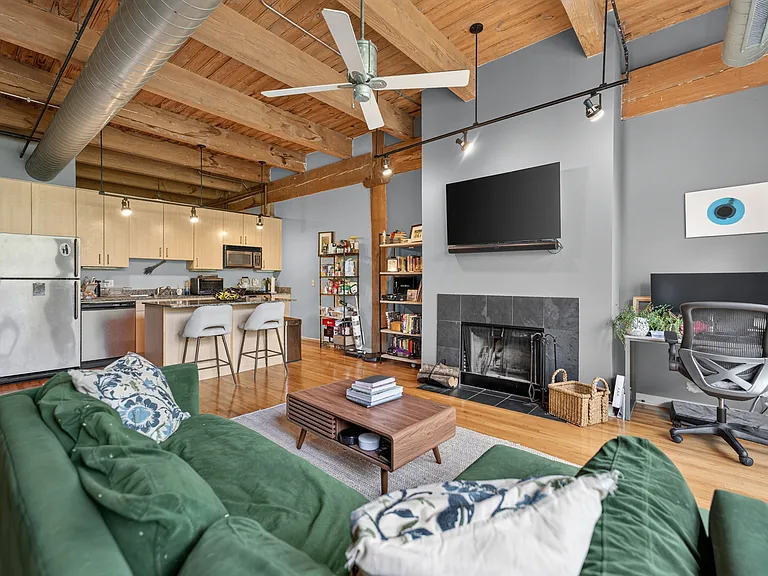 2201 W Wabansia Ave #17 — Photo 7