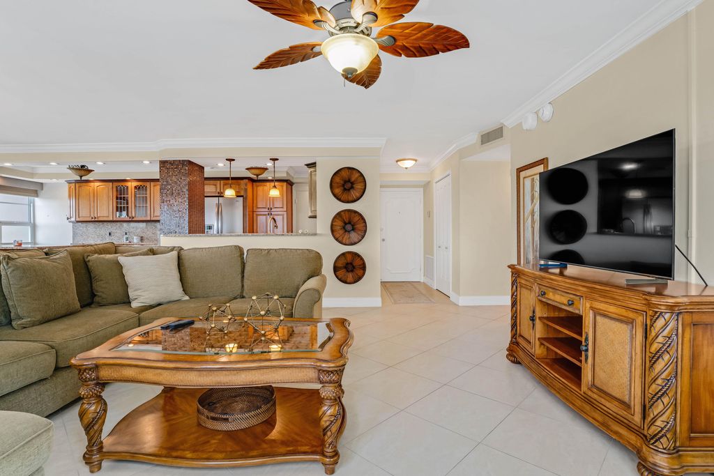 133 N Pompano Beach Boulevard, photo 3