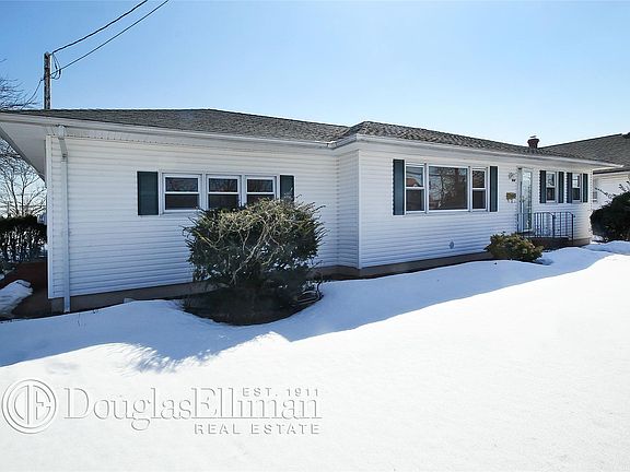 2nd image of 870 Hastings St