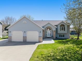 465 8th St SW, Plainview, MN 55964