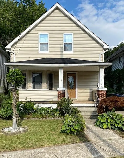 2381 Elyria Ave photo 1