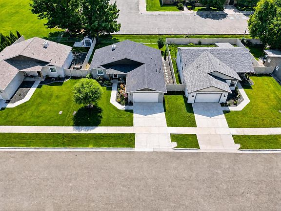 4th image of 14004 E Sanson Ave