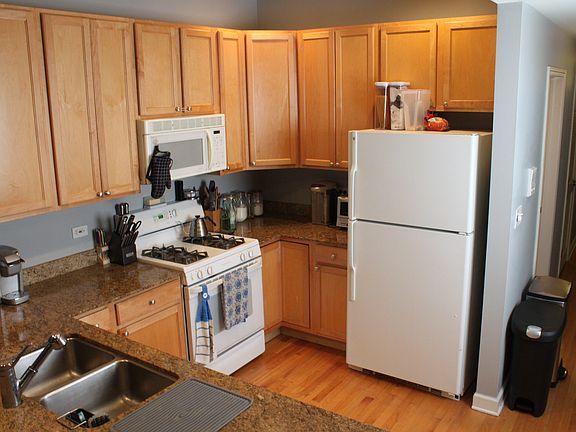 3rd image of 517 S Western Ave APT 1