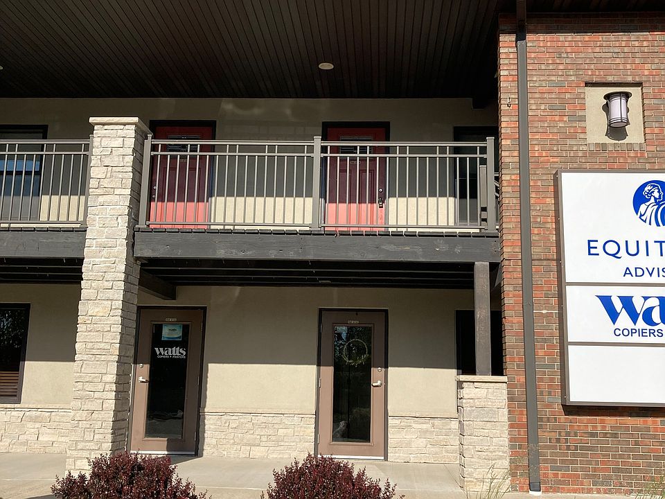 UPSTAIR FROM POBOYS OFF WAR MEMORIAL - CLOSE TO EVERYTHING.