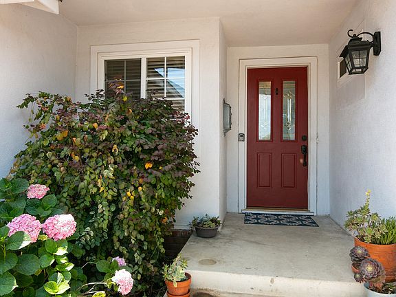 4th image of 303 Gorrion Ave