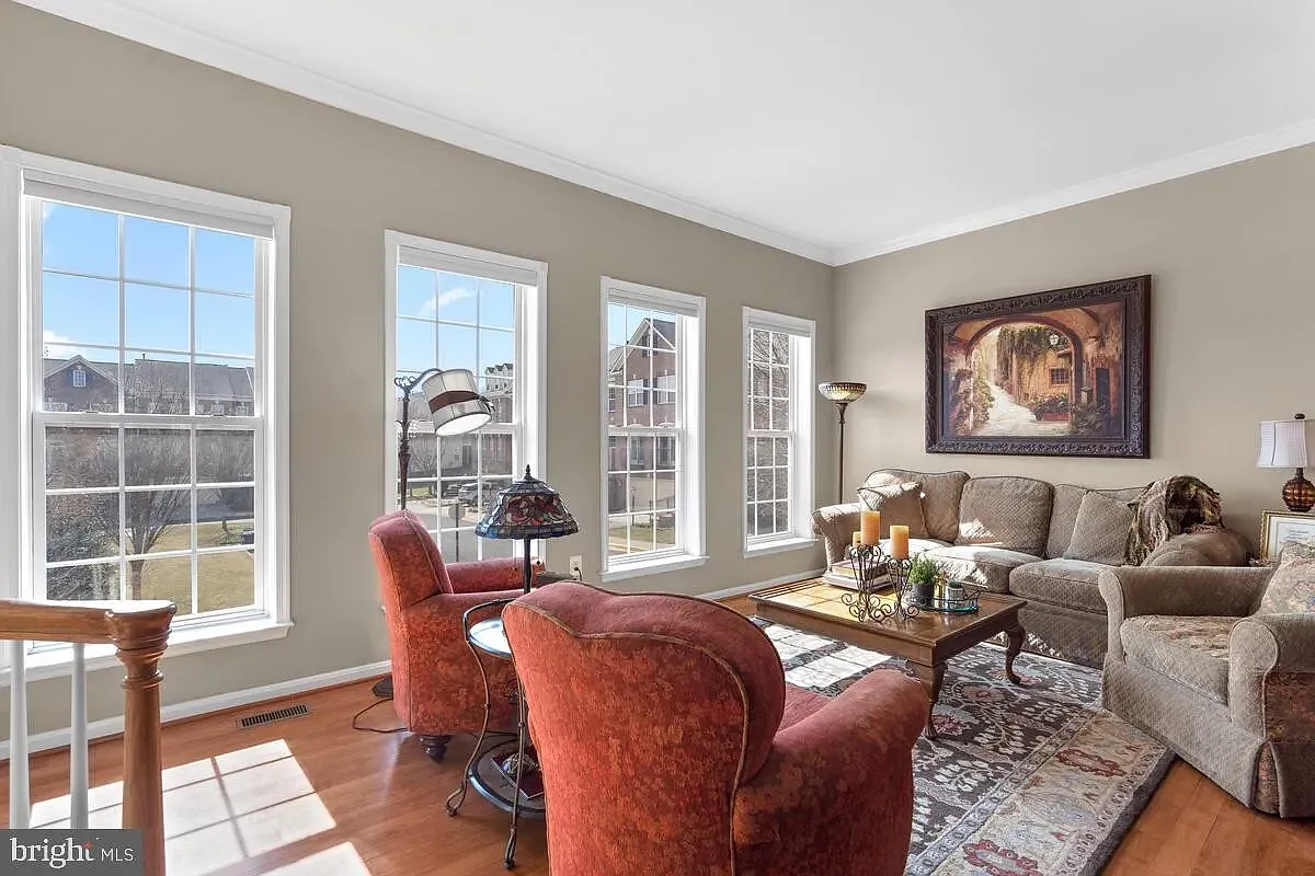 4 bed, 3.5 bath, 2962 sqft, $3,980 — Photo 3