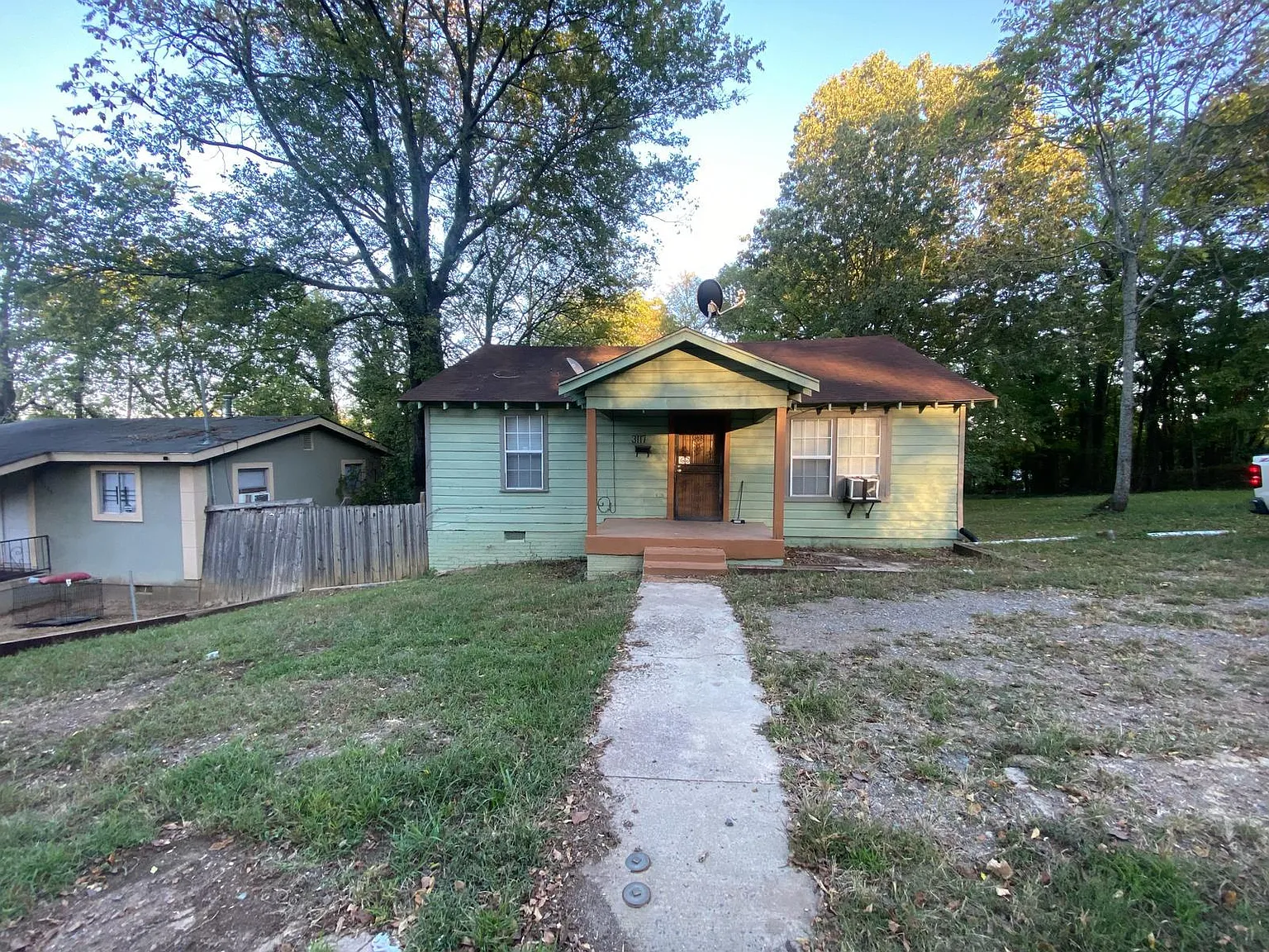 3 bed, 985 sqft, $925 — Photo 1
