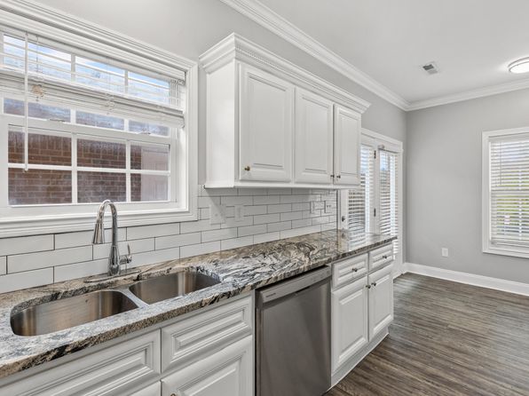 lexington-kentucky-446956486 picture