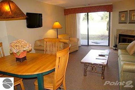 3rd image of 5561 Golfview Ct