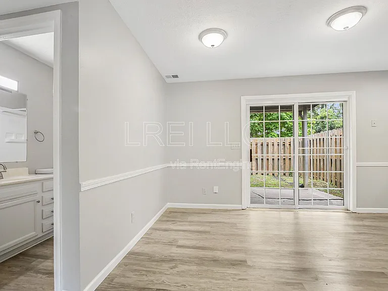 817 Lancelot Ct — Photo 17