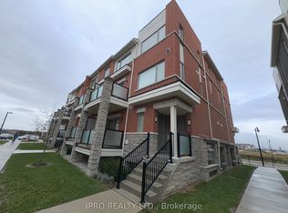 230 Lagerfeld Dr #4, Brampton, ON L7A 3Z1