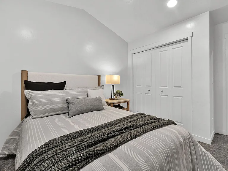 4043 S Lone Pine Way — Photo 12