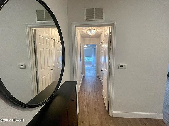 5th image of 940 Village Trl Unit 9-304