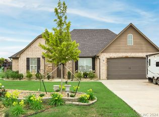 230 Scenic Cir, Ardmore, OK 73401