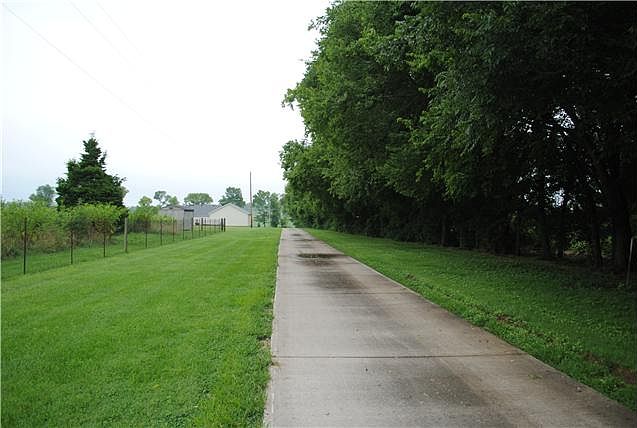 2nd image of 1142 Chenault Ln