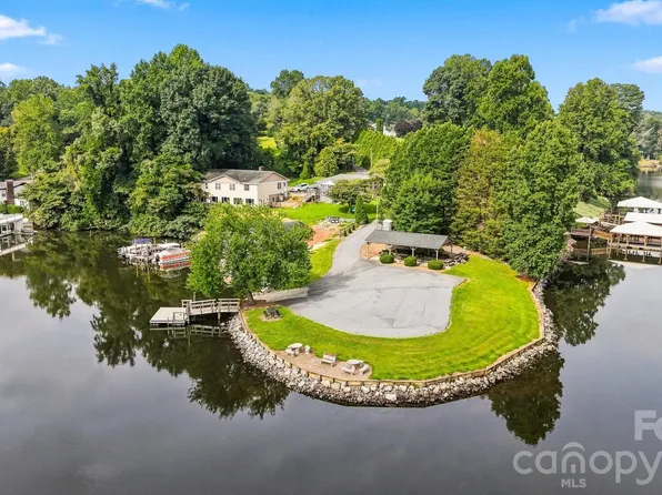 6011 Dockside Dr, Hickory, NC 28601