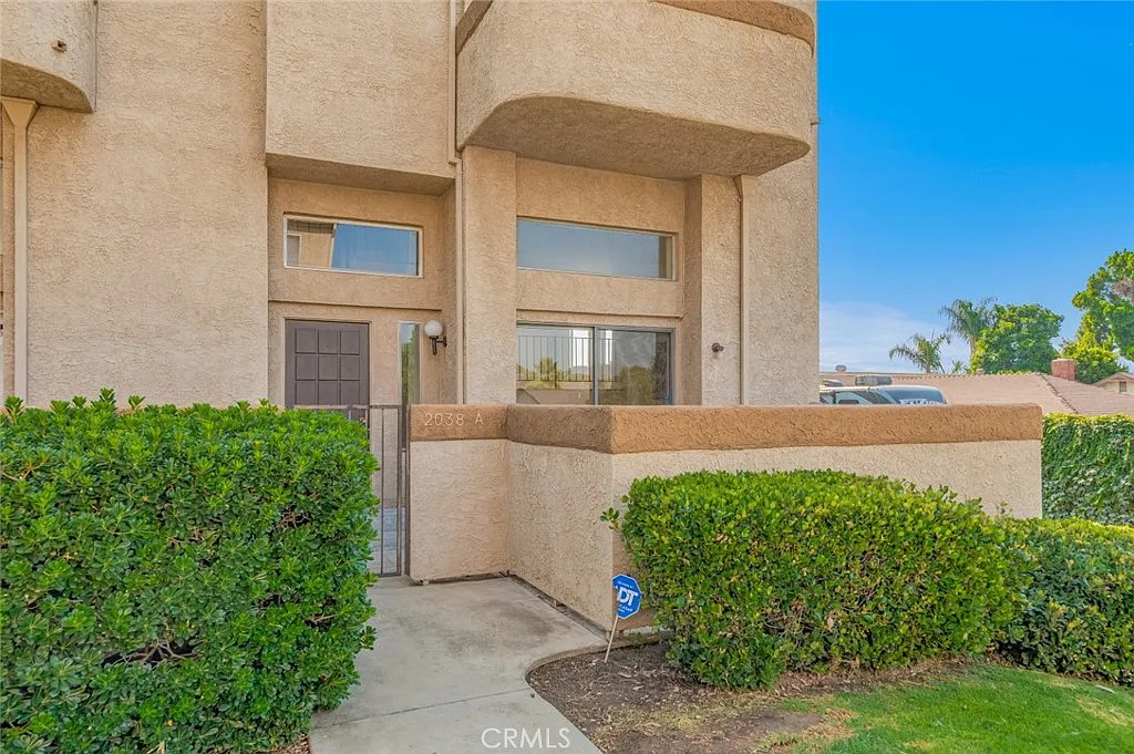 3 bed, 2.5 bath, 1460 sqft, $3,000 — Photo 2