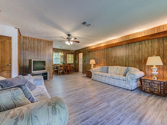 5th image of 157 Cedaridge St
