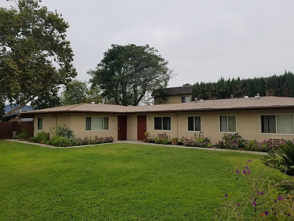Cleam and well-maintained exterior - unit is the far left corner unit