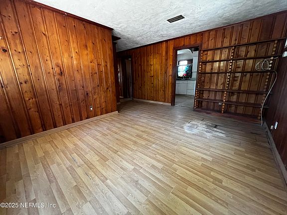 3rd image of 133 OLEANDER Drive