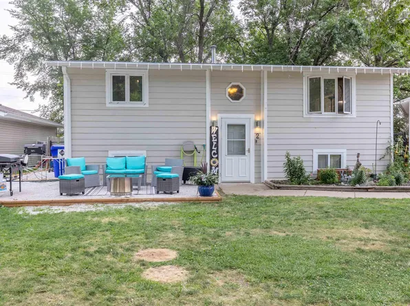 2 Bancroft Ct, McCook Lake, SD 57049