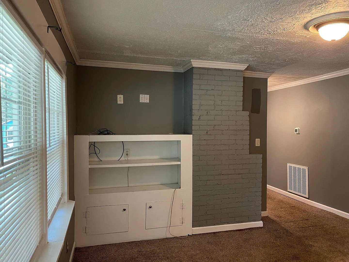 3 Bed, 1 Bath House — Photo 3