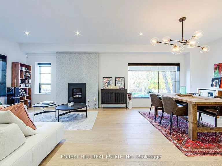 257 Manor Rd E — Photo 8